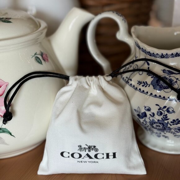 Coach Heart Turnlock Pavé Chain Link Necklace (Gold/Pink Multi) - NWT - Picture 8 of 9